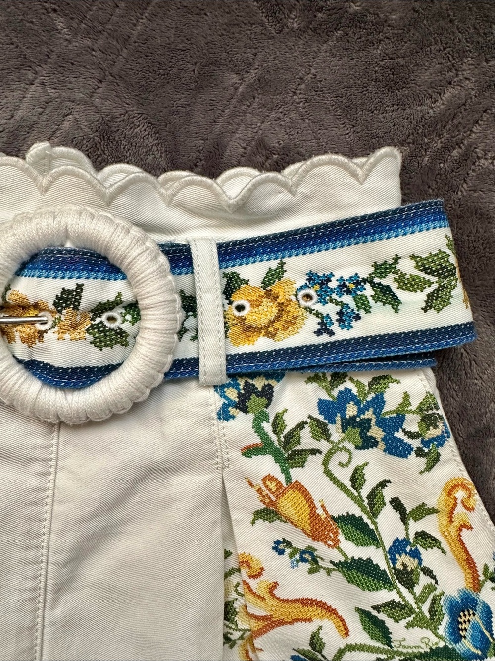 FARM Rio Emily Floral Tapestry Belted Shorts Size 25 - Picture 12 of 15